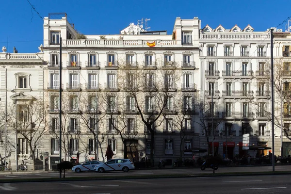 Edificios y calle en Madrid, España —  Fotos de Stock