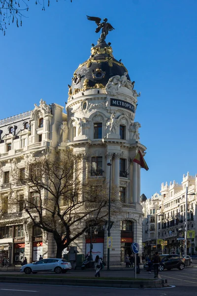 Metropolis Building at Alcala streets in City of Madrid, Spain — Stock Photo, Image