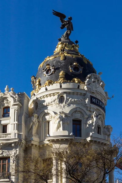 Edificio Metropolis en las calles Alcalá de Madrid, España — Foto de Stock
