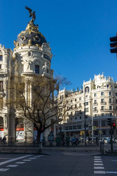 Edificio Metropolis en las calles Alcalá de Madrid, España — Foto de Stock