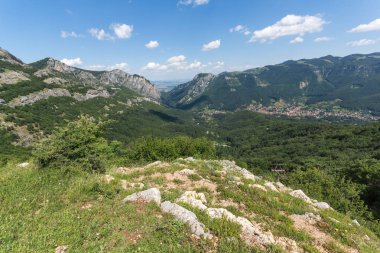 Bulgaristan 'ın Balkan Dağları' ndaki Vratsata geçidi yakınlarındaki manzara