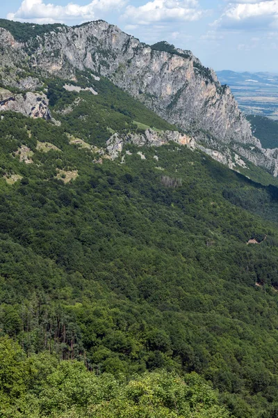 Krajobraz w pobliżu przełęczy Vratsata na Bałkanach, Bułgaria — Zdjęcie stockowe