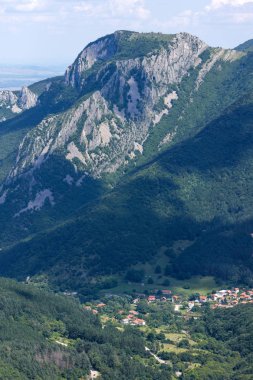 Bulgaristan 'ın Balkan Dağları' ndaki Vratsata geçidi yakınlarındaki manzara