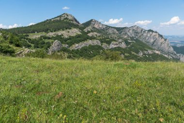 Bulgaristan 'ın Balkan Dağları' ndaki Vratsata geçidi yakınlarındaki manzara