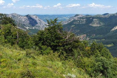 Bulgaristan 'ın Balkan Dağları' ndaki Vratsata geçidi yakınlarındaki manzara