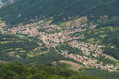 Bulgaristan 'ın Balkan Dağları' ndaki Vratsata geçidi yakınlarındaki manzara