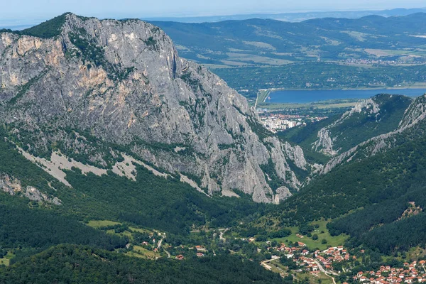 Landskap nära Vratsata pass på Balkan Mountains, Bulgarien — Stockfoto