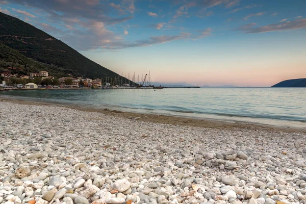 Krajina na pláži obce Vasiliki, Lefkada, Řecko — Stock fotografie