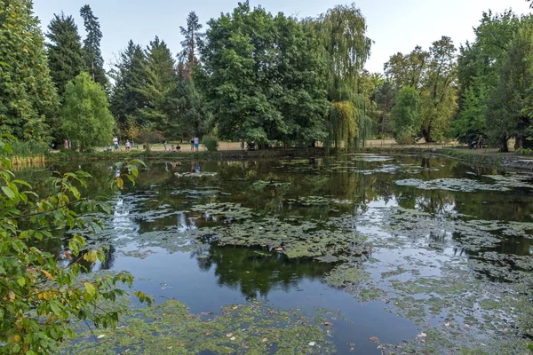 Lake at park Vrana - around former Royal Palace in city of Sofia — Stock Photo, Image