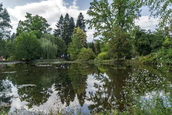 Lake at park Vrana - around former Royal Palace in city of Sofia — Stock Photo, Image
