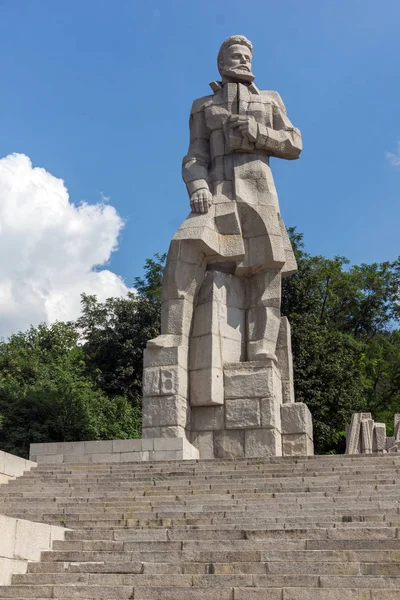 Memorial complexo Hristo Botev na cidade de Kalofer, Bulgária — Fotografia de Stock