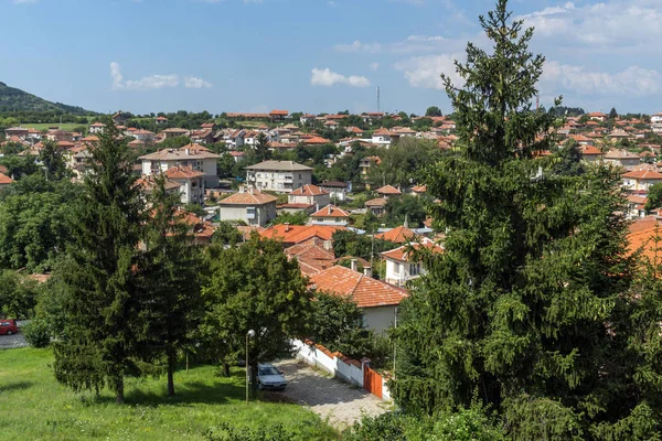 Panorama de la histórica ciudad de Kalofer, Bulgaria — Foto de Stock