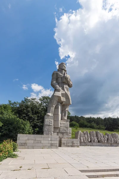 Memorial complex Hristo Botev in de stad Kalofer, Bulgarije — Stockfoto