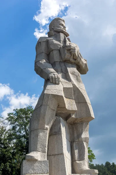 Complexe commémoratif Hristo Botev dans la ville de Kalofer, Bulgarie — Photo