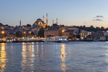 İstanbul, Türkiye 'de Altın Boynuz' un gün batımı manzarası