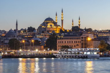 İstanbul, Türkiye 'de Altın Boynuz' un gün batımı manzarası