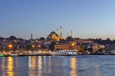 İstanbul, Türkiye 'de Altın Boynuz' un gün batımı manzarası