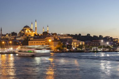 İstanbul, Türkiye 'de Altın Boynuz' un gün batımı manzarası