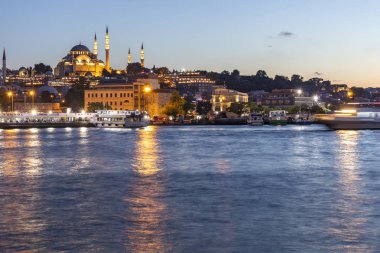 İstanbul, Türkiye 'de Altın Boynuz' un gün batımı manzarası