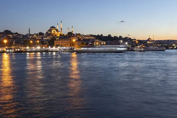 Coucher de soleil sur Golden Horn à Istanbul, Turquie — Photo