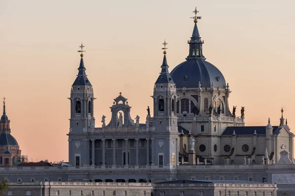 Royal Palace and Almudena Cathedral in City of Madrid — ストック写真
