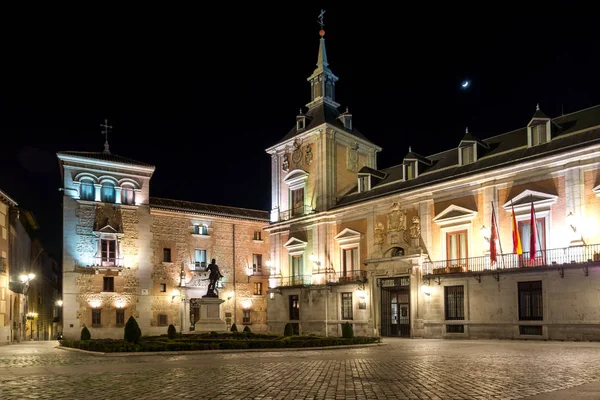 Fotografia noturna da Plaza de la Villa na cidade de Madrid — Fotografia de Stock