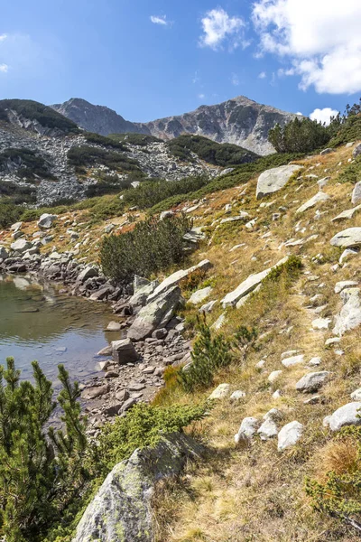 Landskap i den långa sjön, Pirin Mountain, Bulgarien — Stockfoto