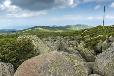Cherni Vrah yakınlarındaki yaz manzarası Vitosha Dağı 'nda, Bul