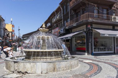 Edirne, Tur 'un merkezinde yaya sokağı alışverişi.