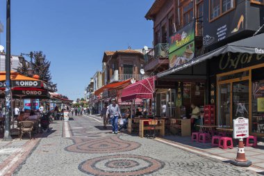 Edirne, Tur 'un merkezinde yaya sokağı alışverişi.
