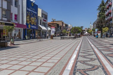 Edirne, Tur 'un merkezinde yaya sokağı alışverişi.