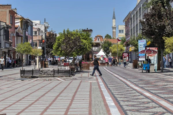 Rua pedestre de compras no centro da cidade de Edirne, Tur — Fotografia de Stock