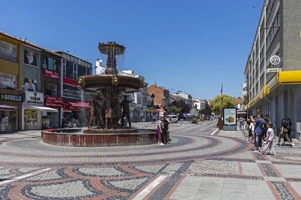 Shopping  pedestrian street in the center of city of Edirne, Tur — Stock Photo, Image
