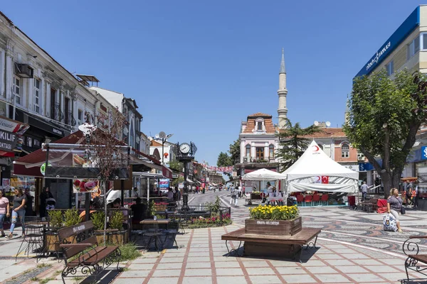 Rua pedestre de compras no centro da cidade de Edirne, Tur — Fotografia de Stock