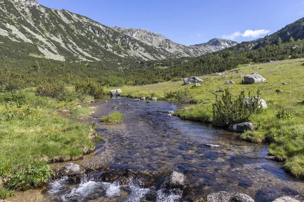 Sungai Gunung dekat The Fish Lakes, Rila gunung, Bulgaria — Stok Foto