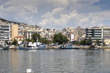 Yunanistan 'ın Kavala kentinin toprak döşeme manzarası