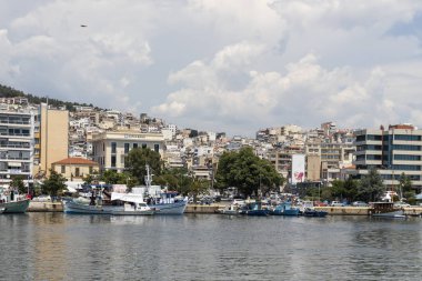 Yunanistan 'ın Kavala kentinin toprak döşeme manzarası