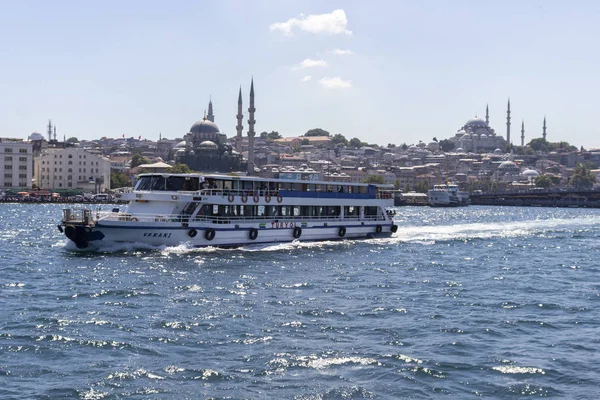 Golden Horn in city of Istanbul, Turkey — Stock Photo, Image