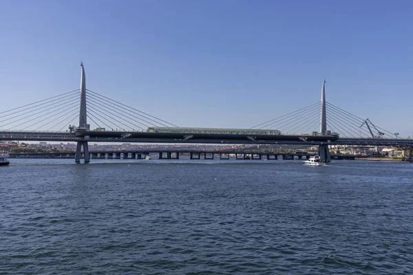 Gouden Hoorn in de stad Istanboel, Turkije — Stockfoto