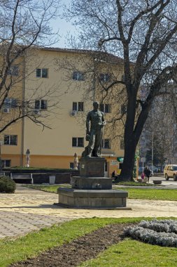 Pernik şehir merkezindeki tipik bina ve cadde