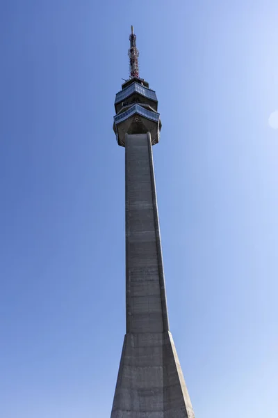 Torre Avala cerca de la ciudad de Belgrado, Serbia — Foto de Stock
