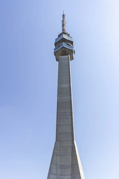 Torre Avala cerca de la ciudad de Belgrado, Serbia — Foto de Stock