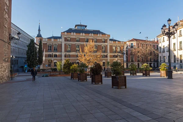 Zonsopgang uitzicht op Plaza de San Martin in Madrid — Stockfoto