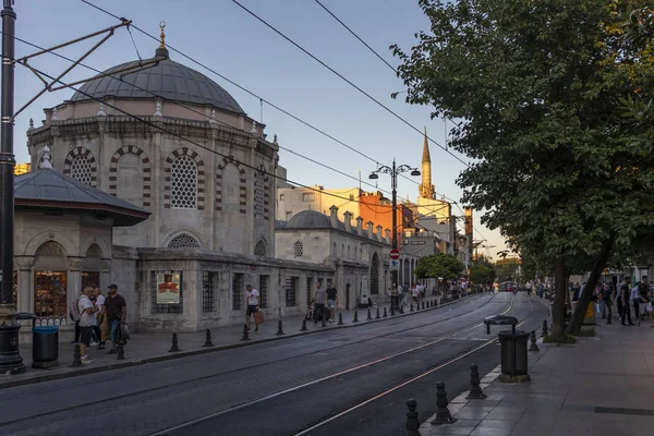 Vista sul tramonto del quartiere Laleli nella città di Istanbul, Turchia — Foto Stock