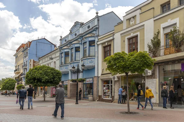 Calle peatonal central en la ciudad de Plovdiv, Bulgaria — Foto de Stock