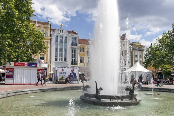 Calle peatonal central en la ciudad de Plovdiv, Bulgaria — Foto de Stock