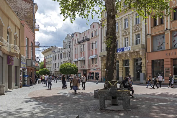 Central gågata i staden Plovdiv, Bulgarien — Stockfoto
