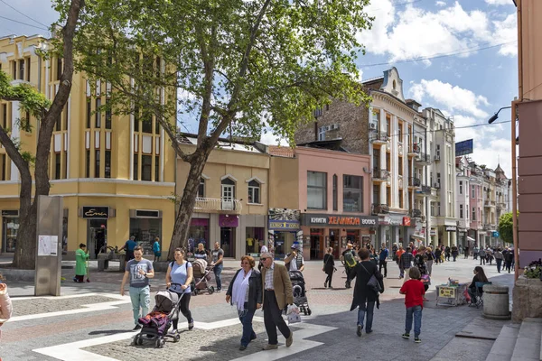 Calle peatonal central en la ciudad de Plovdiv, Bulgaria — Foto de Stock