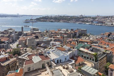İstanbul, Türkiye - 27 Temmuz 2019: Galata Kulesinden İstanbul, Türkiye 'ye İnanılmaz Panorama