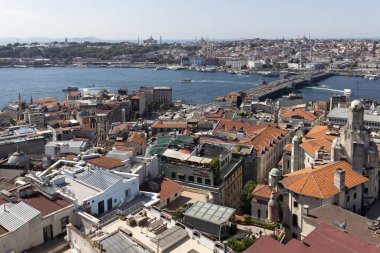 İstanbul, Türkiye - 27 Temmuz 2019: Galata Kulesinden İstanbul, Türkiye 'ye İnanılmaz Panorama